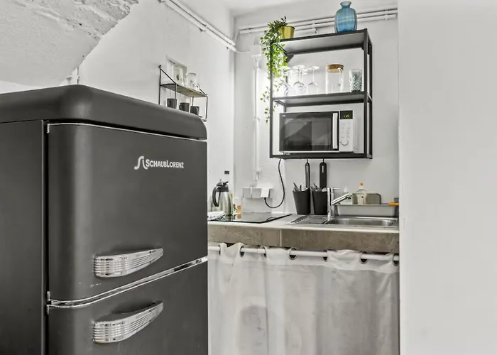 Cozy Basement Near Belvedere *