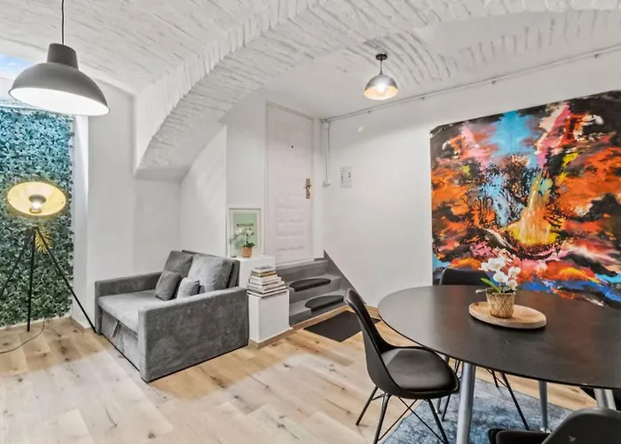Cozy Basement Near Belvedere Apartment